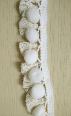 Disposizione amichevole di Eco Pom Pom con la disposizione decorativa della piccola nappa
