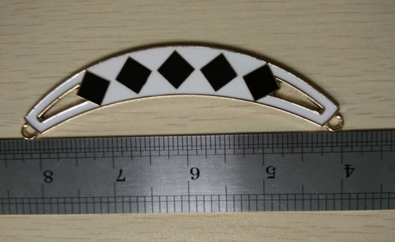 Beyaz Custom Yarım Oval Şekil Metal Yaka Kolye Siyah