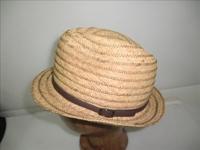 หาด Raffia หมวกถักเปียด้วยเข็มขัดหนังฤดูร้อนผู้หญิงหมวกฟางกับคดเคี้ยวไปมาเย็บ