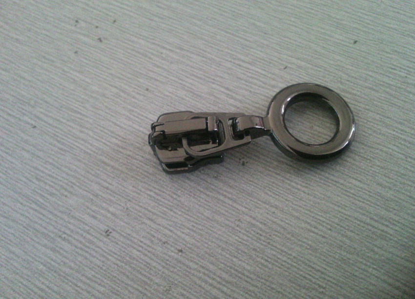 Color bronce de cañón de la aleación respetuosa del medio ambiente del tirador de cremallera para la tienda/el bolso de los zapatos